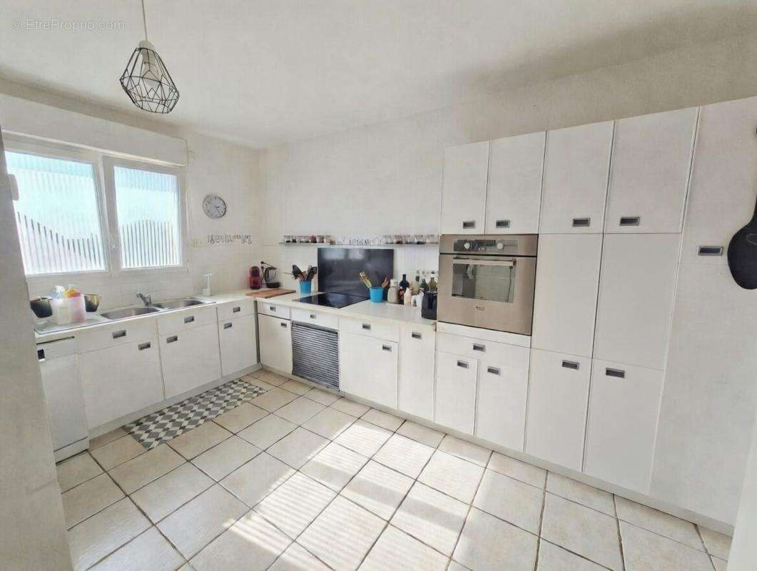 Maison 155 m² à Saint-Ave  - photo 4