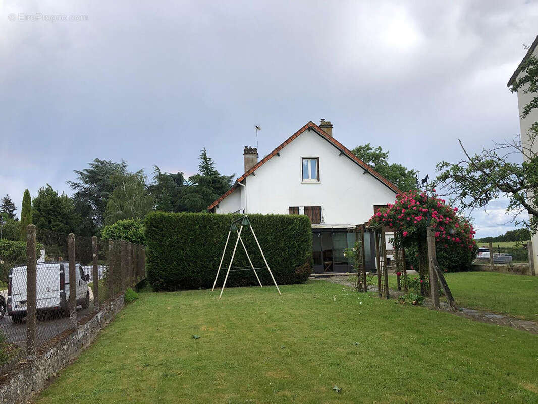 Toussus le Noble Maison à renover avec bon potentiel d'extension. - photo 2