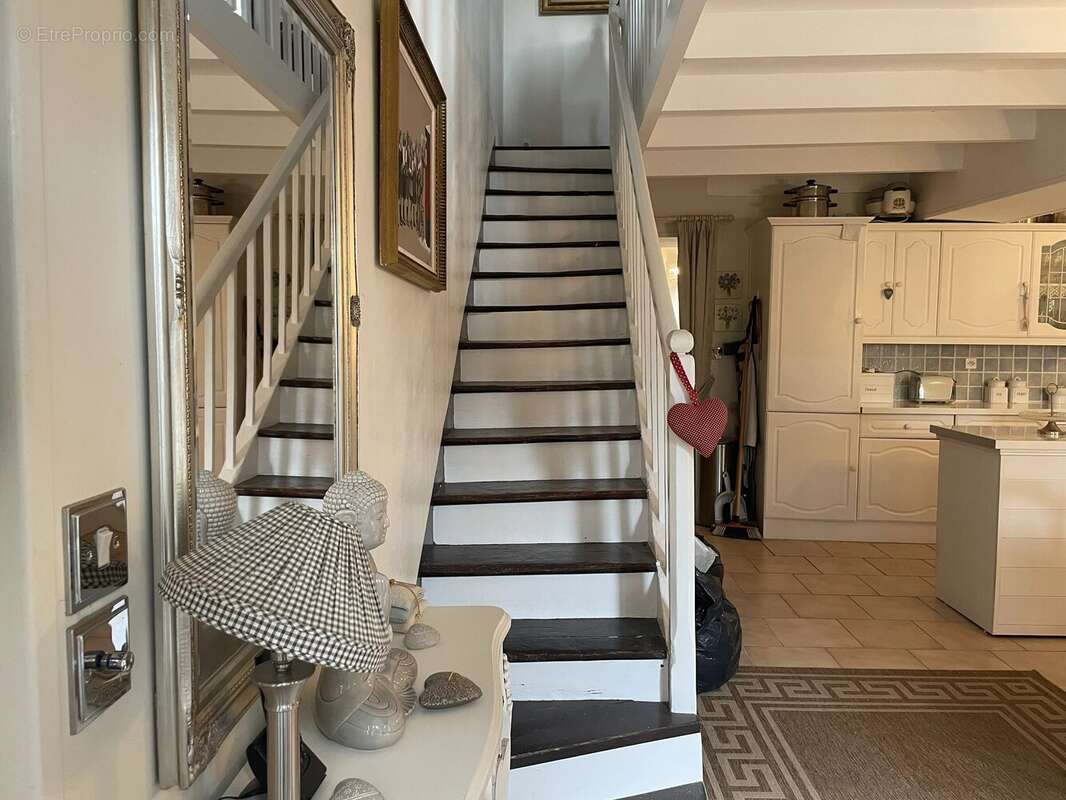 Maison à SAINT-PIERRE-DE-JUILLERS