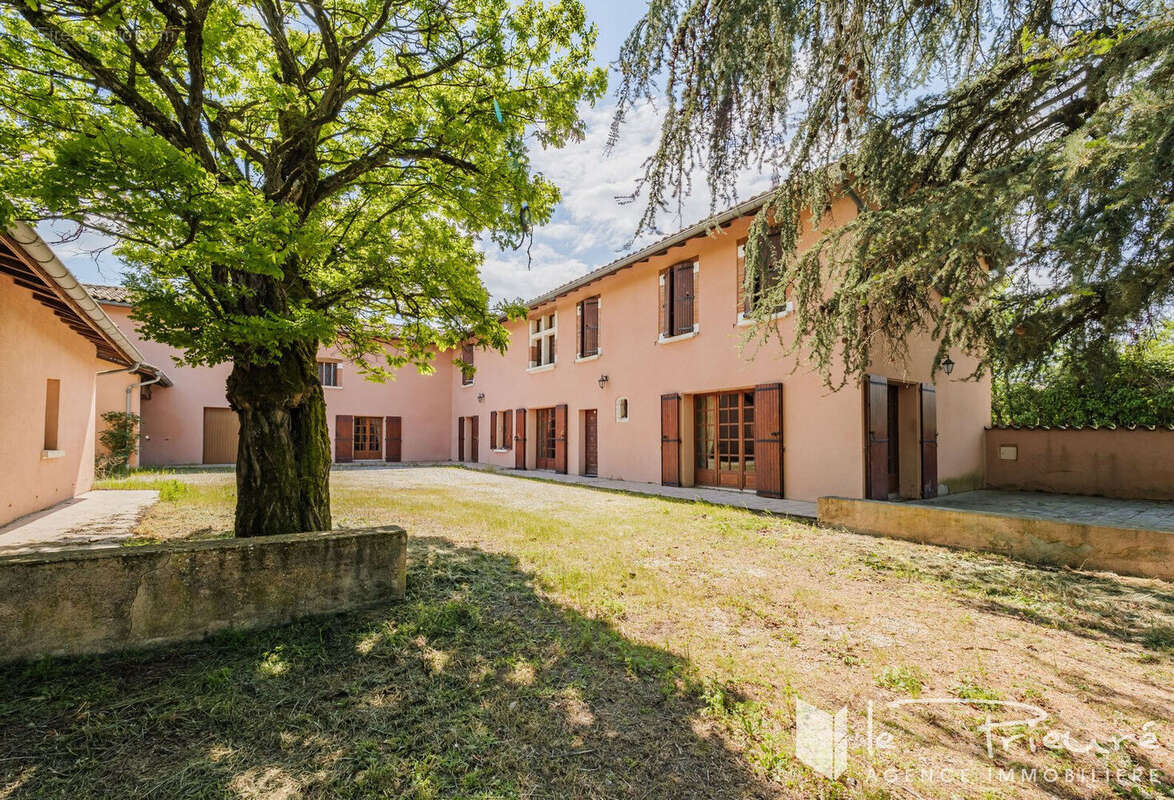 Propriété Familiale sur un parc magnifiquement arboré à Proximité immédiate d'Albi - photo 3