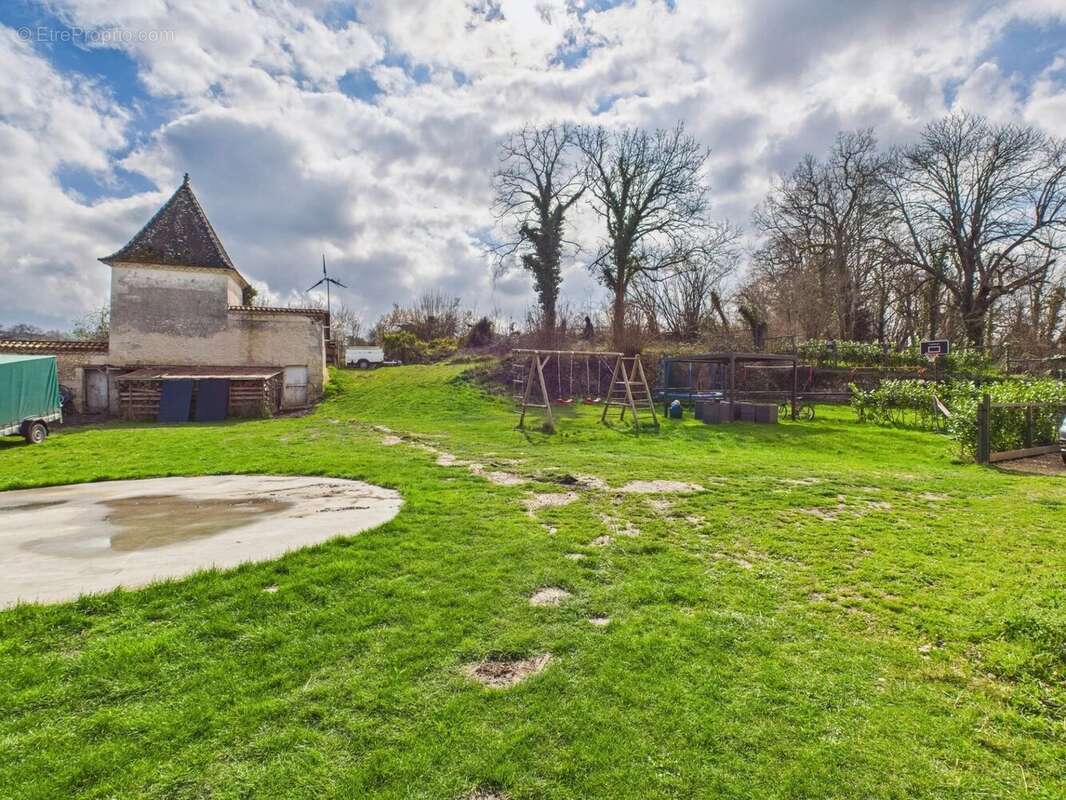 Maison à SAINT-MEARD-DE-DRONE
