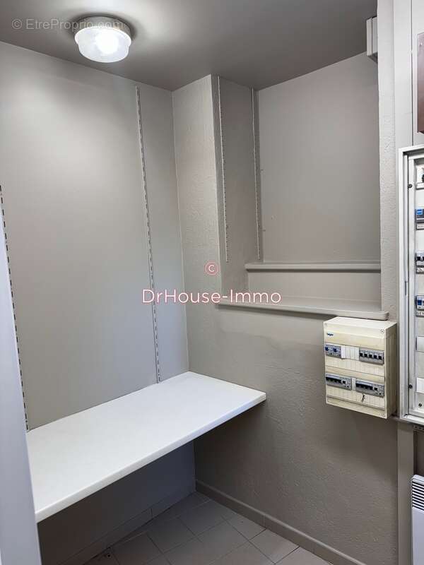 Commerce à CHAMPAGNE-AU-MONT-D&#039;OR