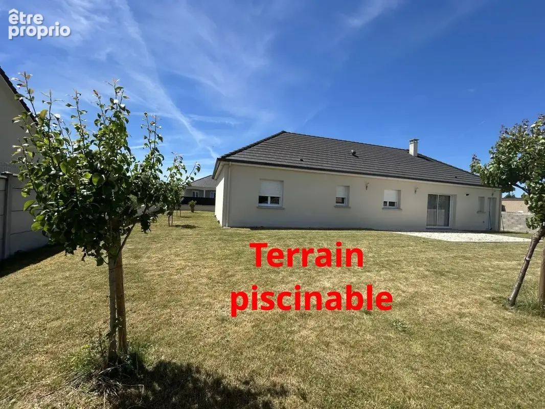 Terrain clôturé de 791m2 - Piscinable - Maison à PARS-LES-ROMILLY