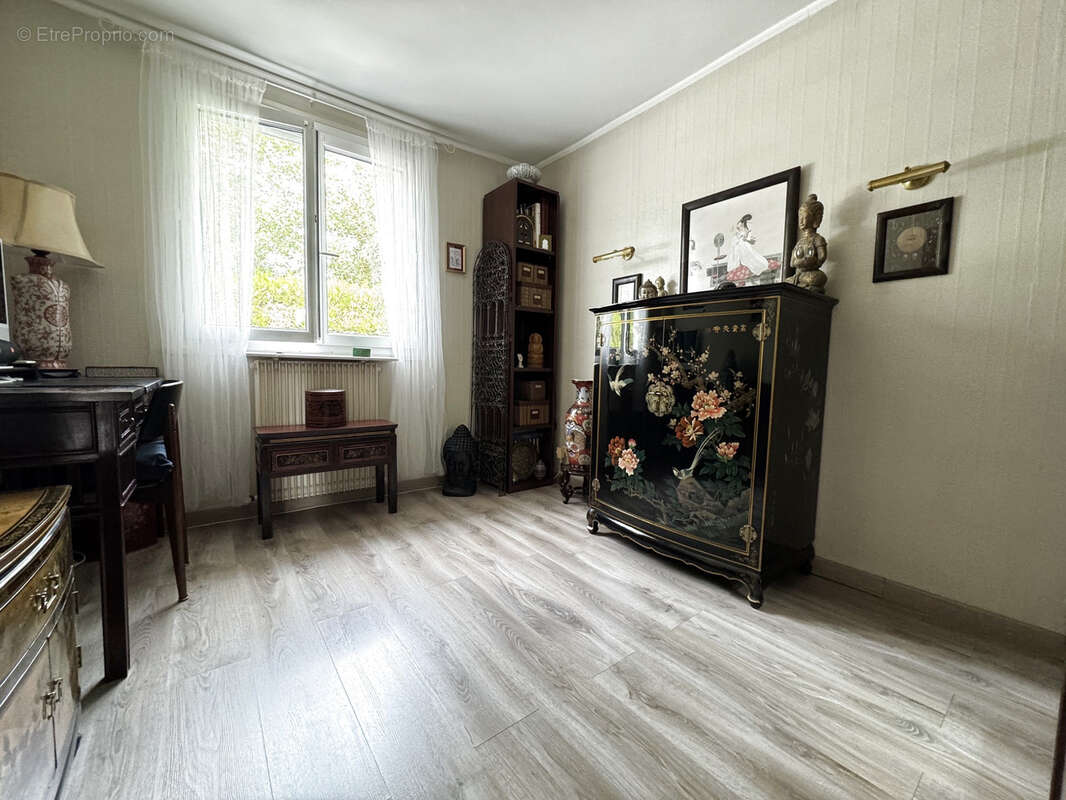 FOSSES maison individuelle élevée sur sous sol total et 509 m2 de terrain - photo 8