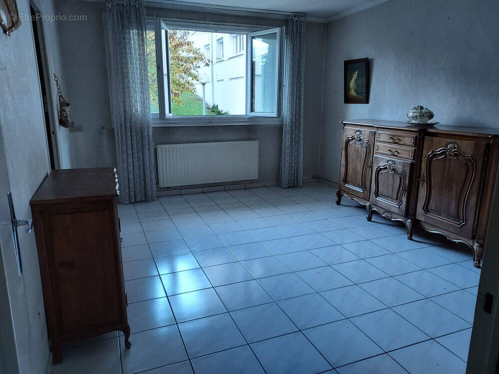 Photo 1 - Appartement à SAINT-PRIEST-EN-JAREZ