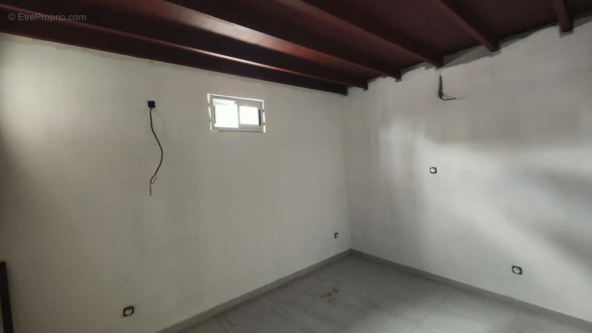 À VENDRE – Appartement T4 avec mezzanine au cœur de CAYENNE (973) - photo 9