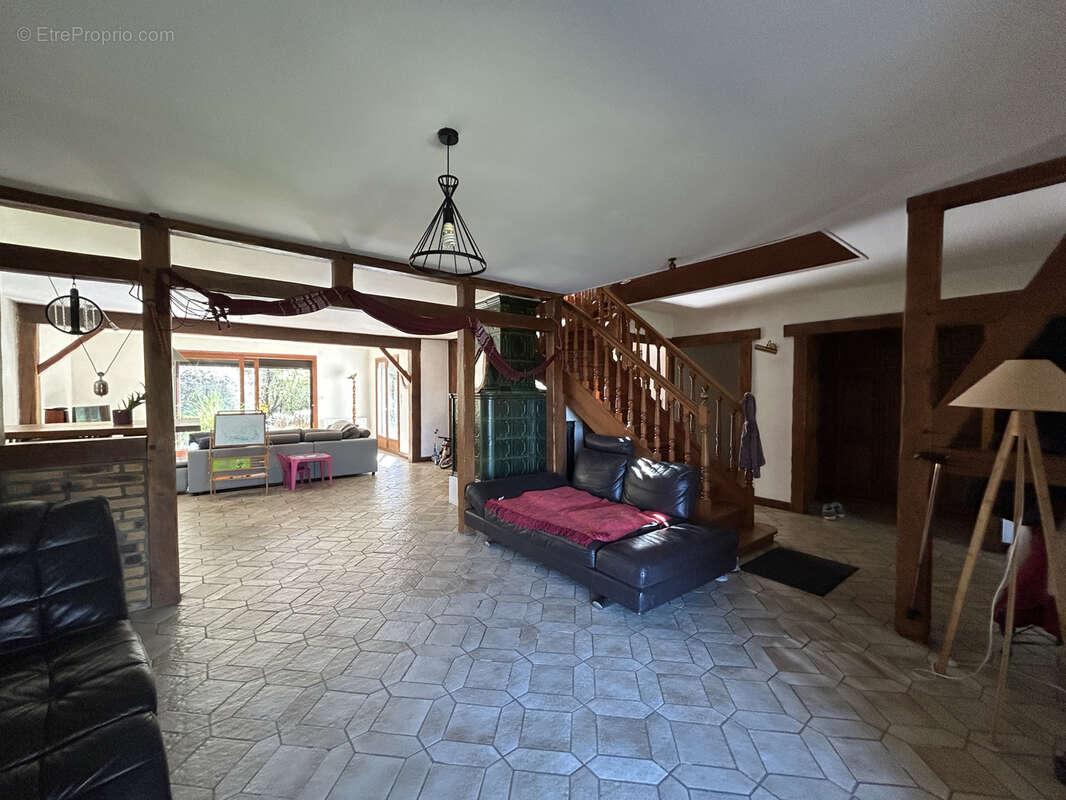 Maison habitable de suite avec carport, cave, parc, étang - photo 4