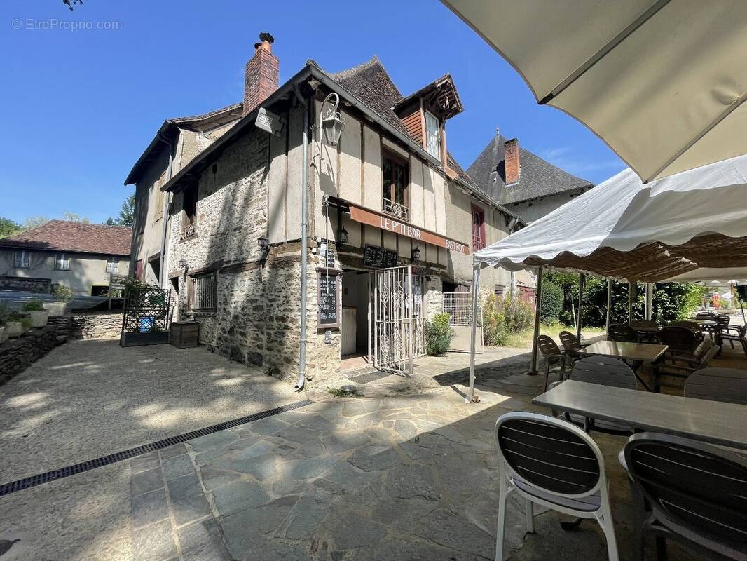 Maison à SEGUR-LE-CHATEAU