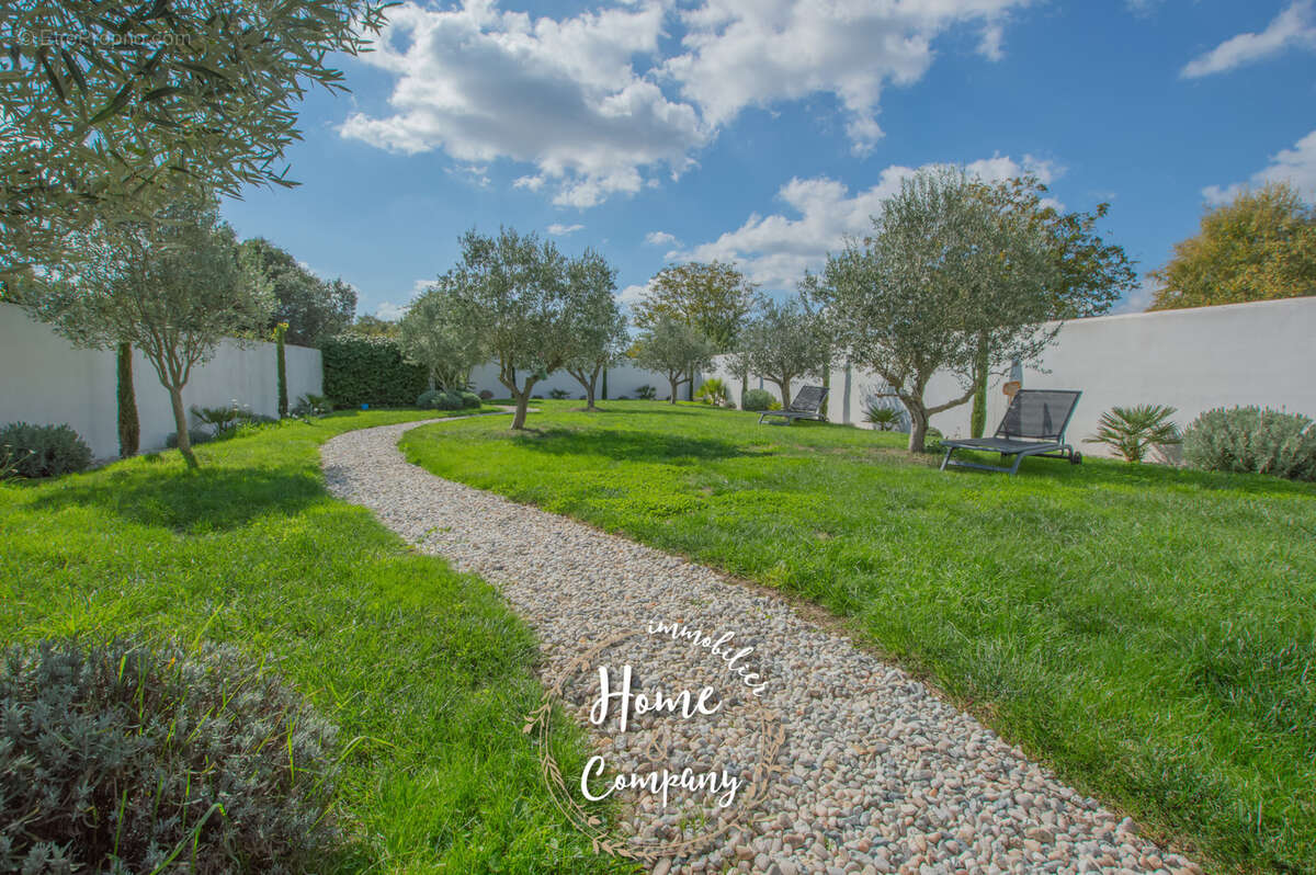 Maison à MORNAC-SUR-SEUDRE