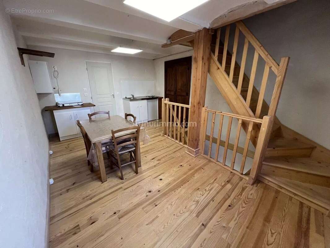 Maison à LA VACQUERIE-ET-SAINT-MARTIN-DE-CASTRIES