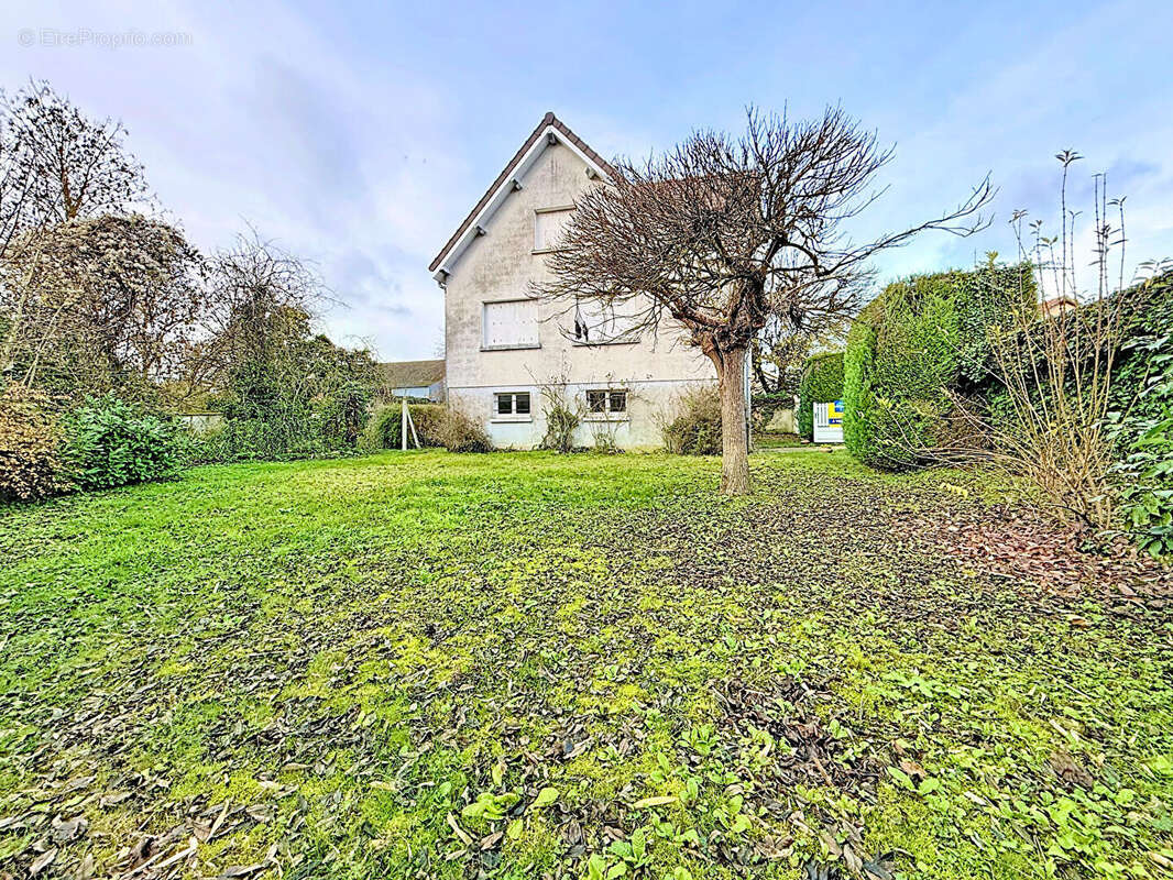 Maison à HOUVILLE-LA-BRANCHE