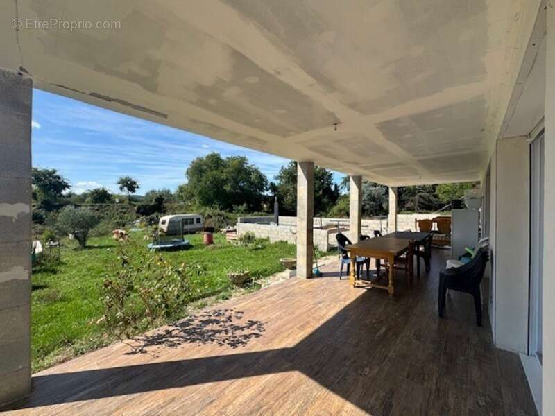 Maison à SAINT-HILAIRE-DE-BRETHMAS