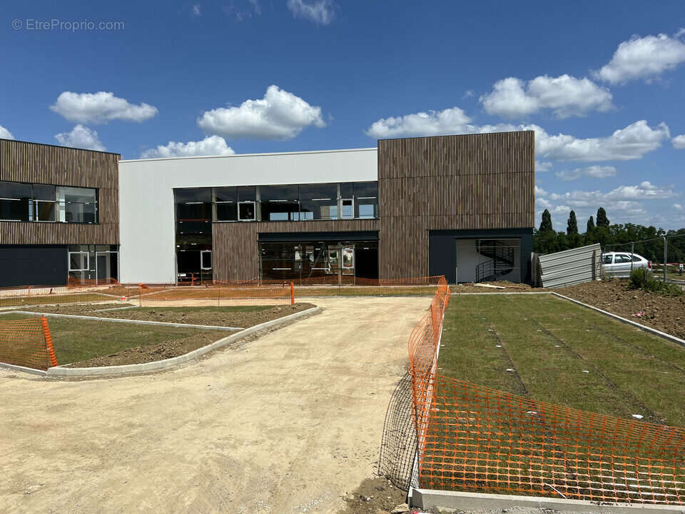 Autre à LOUVRES