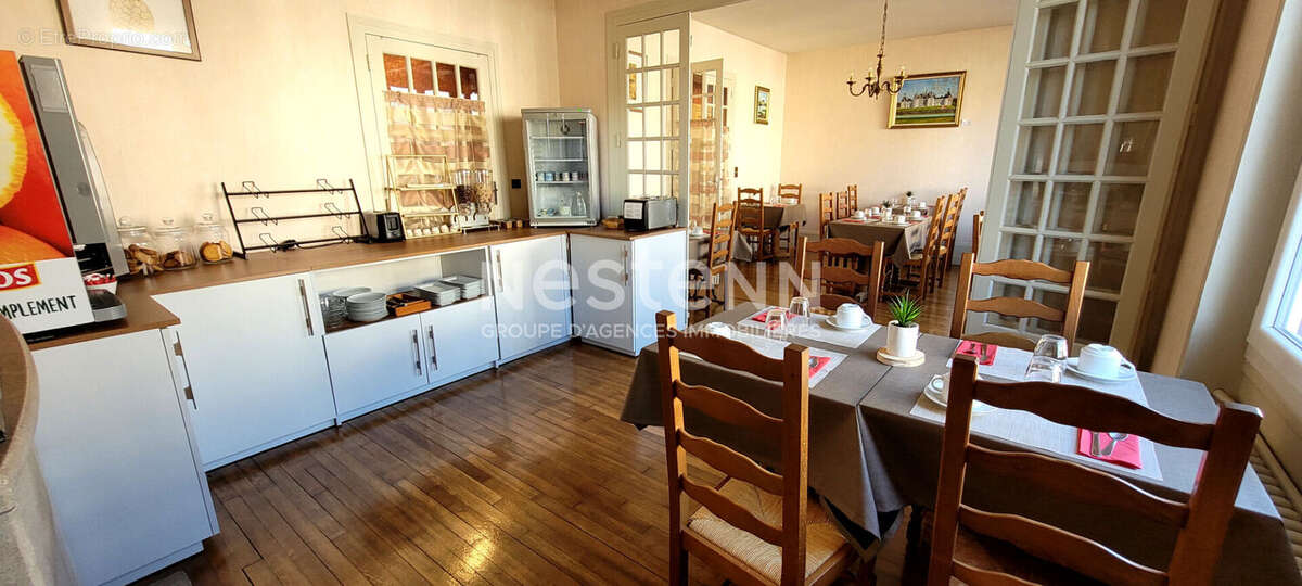 Commerce à MONT-PRES-CHAMBORD