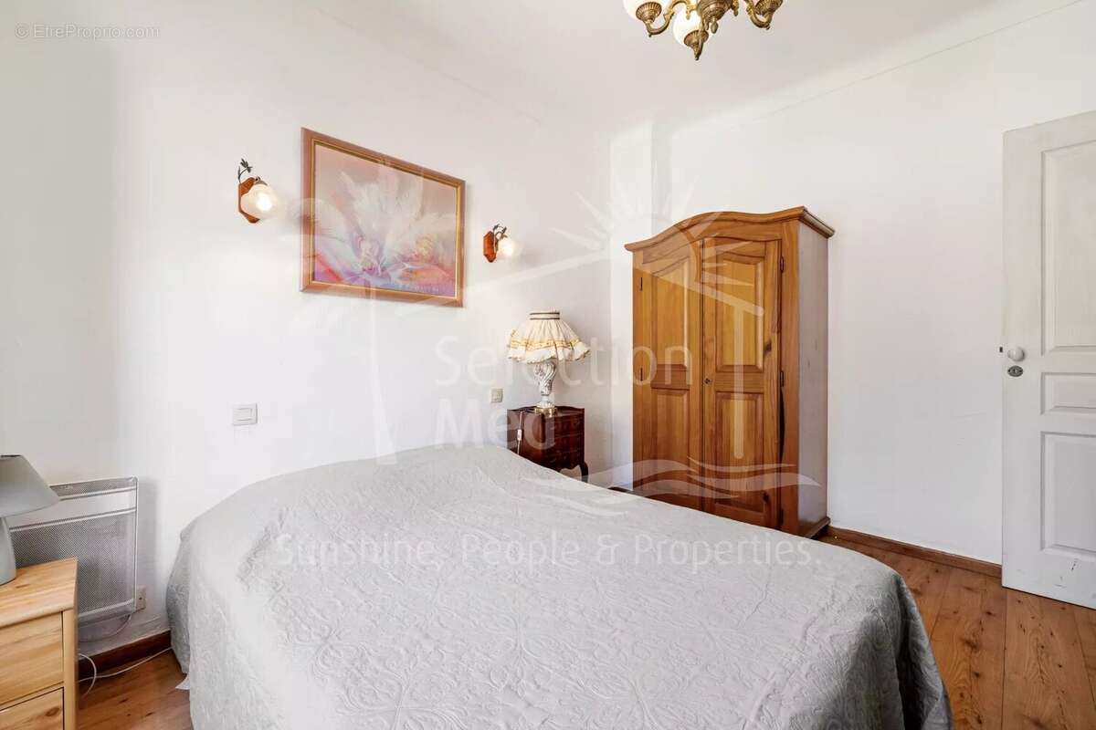 Appartement à CHATEAUNEUF-GRASSE