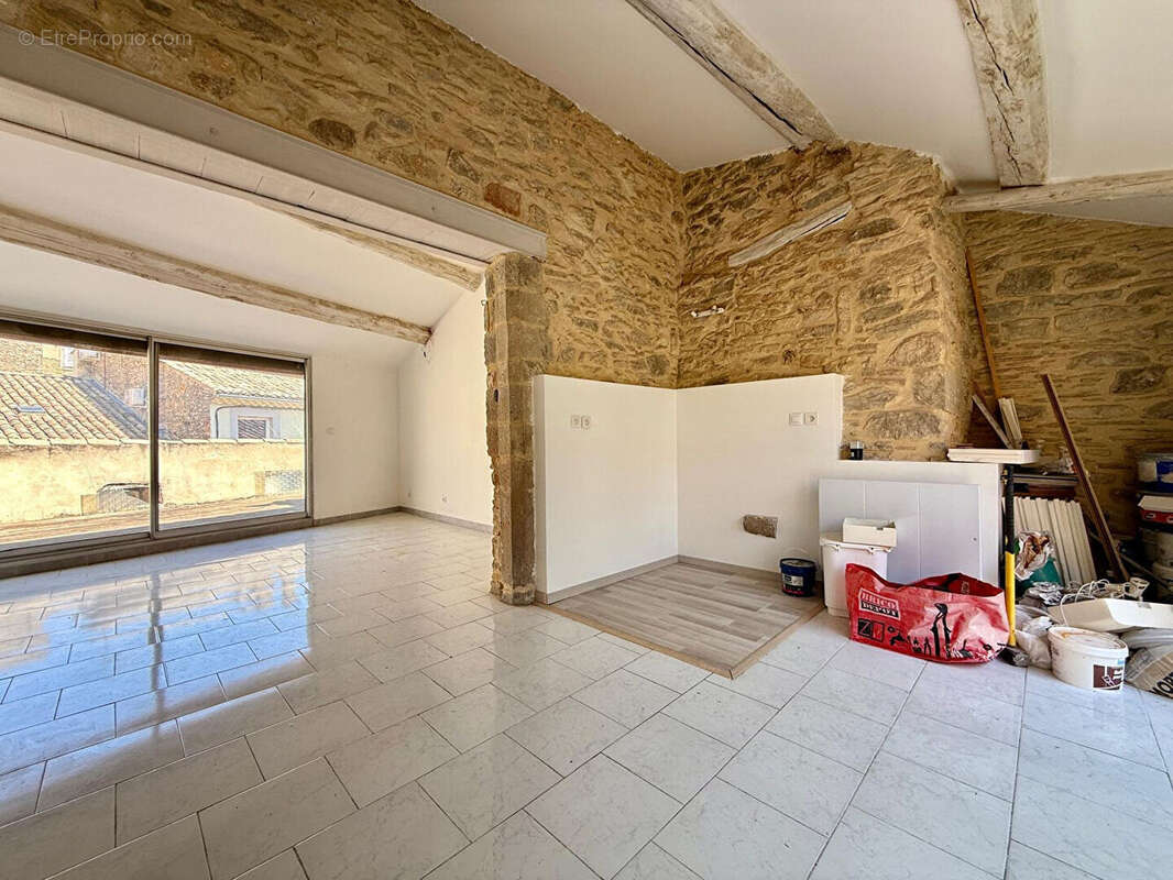 Appartement à BAGNOLS-SUR-CEZE