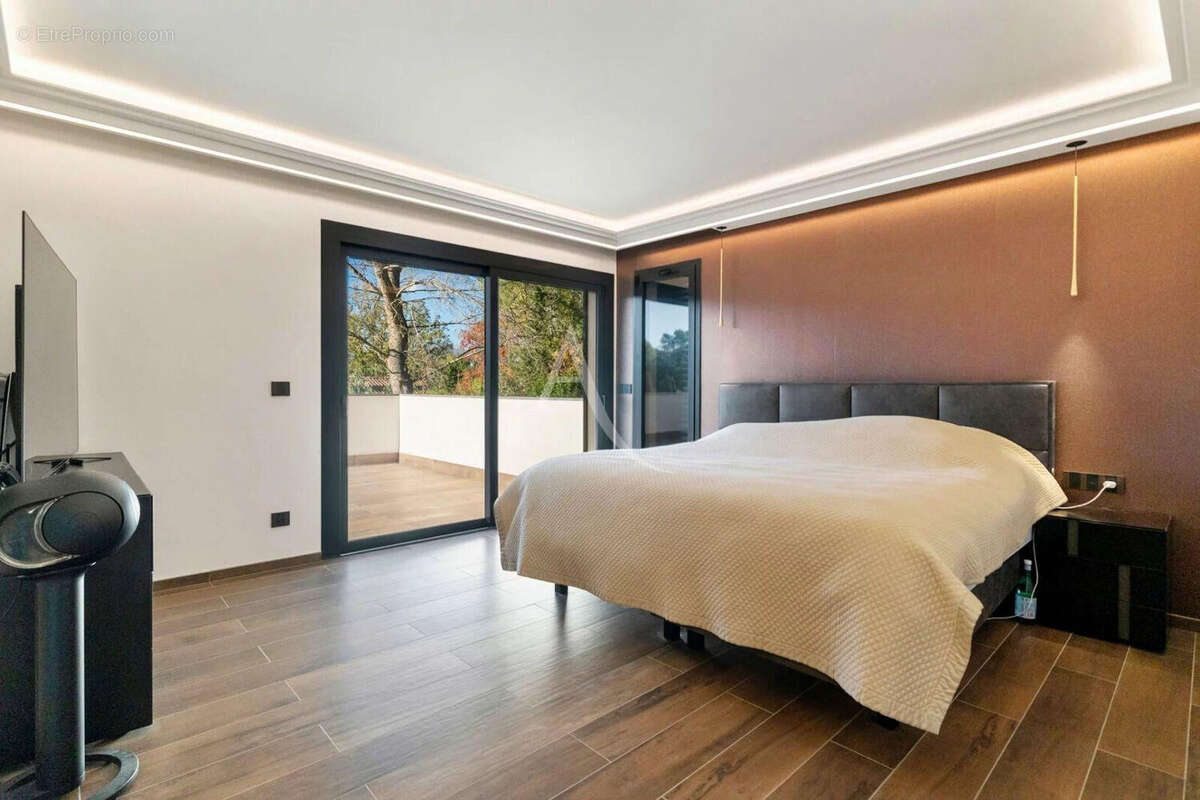 Maison à VALBONNE
