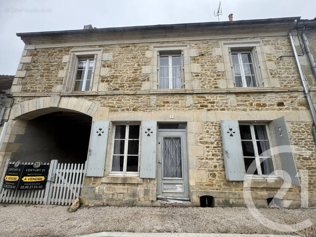 Maison à MENOU
