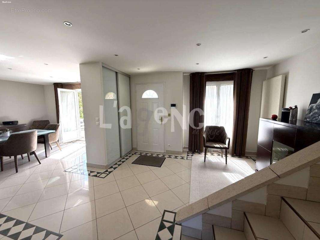 Maison à CLAYE-SOUILLY