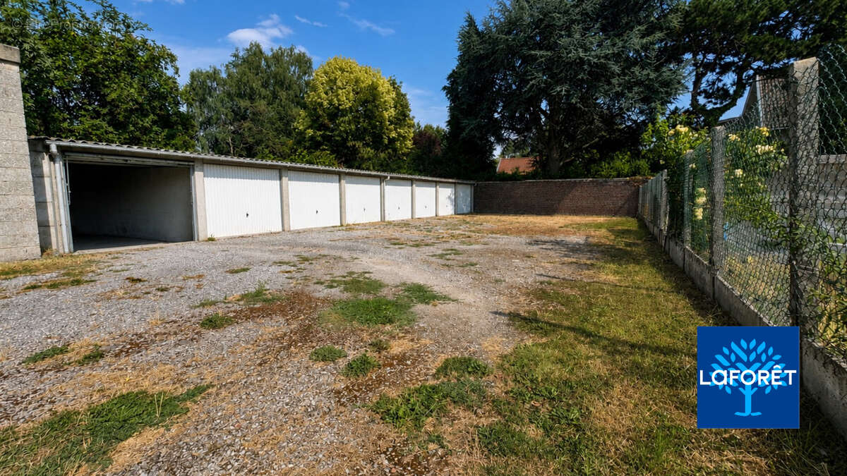 Ensemble immobilier de 19 garages sur 1 181 m² - photo 3
