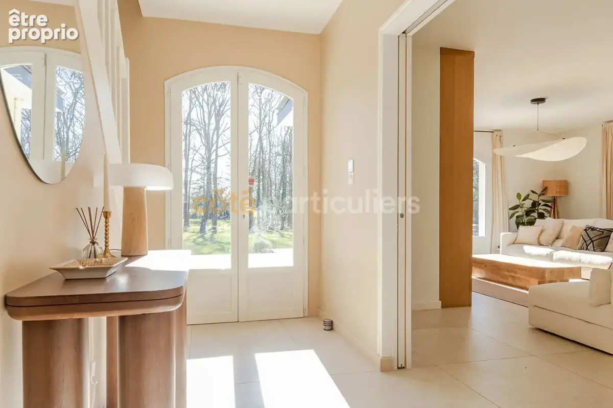 Treillières -- maison de 234 m² habitables -- piscine chaufée -- garage - photo 4