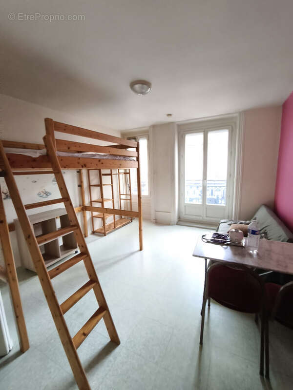 Appartement 222 m² à Saint-Etienne  - photo 3
