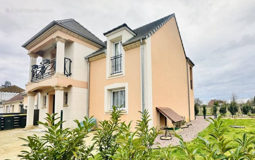 Maison à CHAMPROND-EN-GATINE