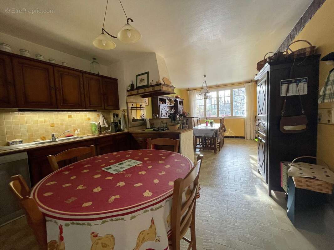 Maison à SAINT-GENES-CHAMPANELLE