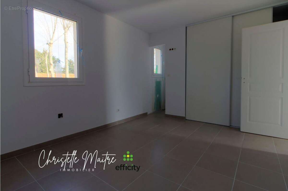 Maison 103 m² à Saint-Martin-De-Crau  - photo 6