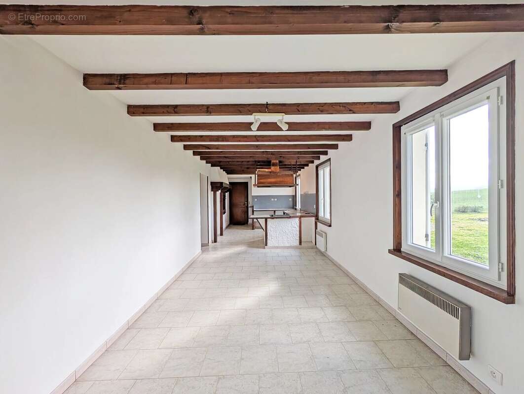 Maison de campagne avec deux chambres, grange et vue magnifique - photo 4