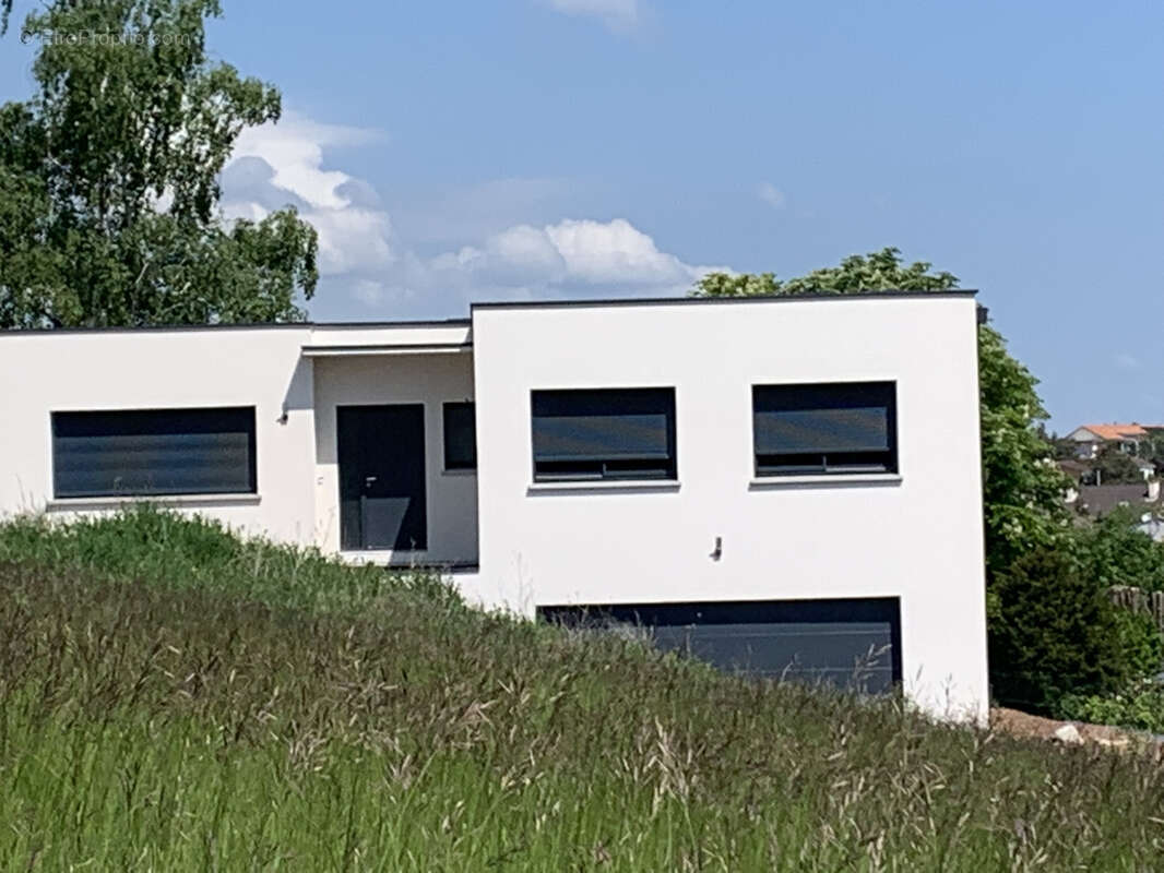 Maison à PERIGNAT-LES-SARLIEVE