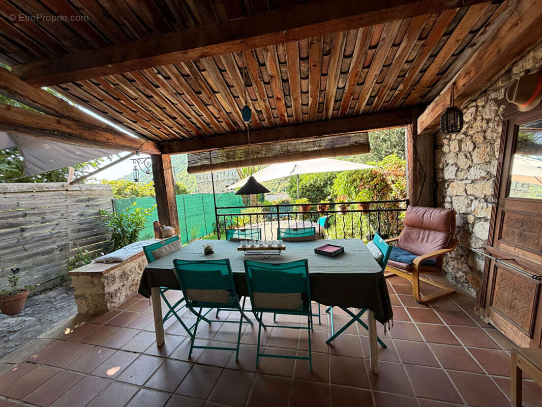 Le Broc : Maison de village 5 Pièces avec dépendance et jardin - photo 3