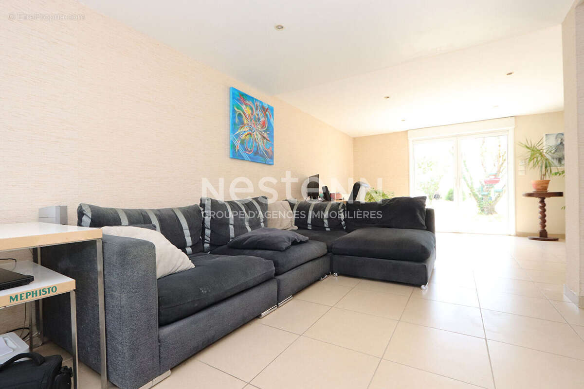 Spacieuse maison familiale non mitoyenne avec grand terrain - 126 m² habitables - photo 5