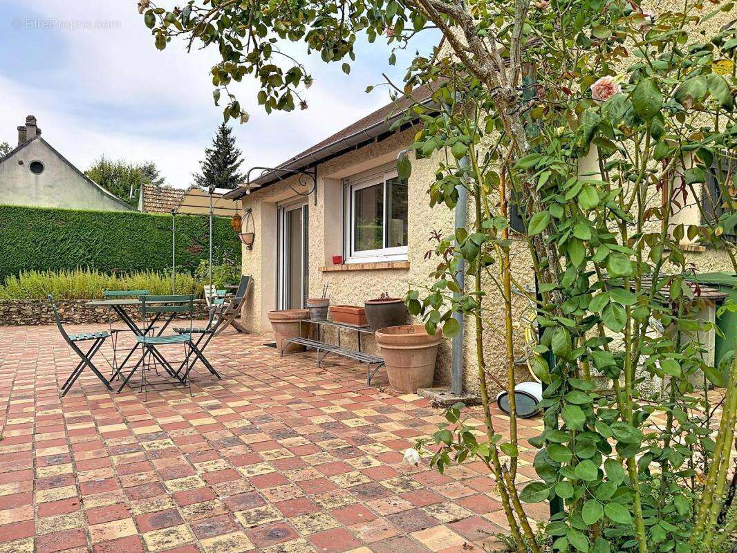 Maison familiale avec dépendance et piscine – La Celle-les-Bordes - photo 6