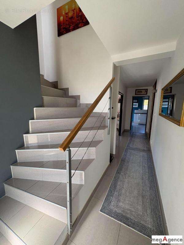 Emplacement privilégié à Clisson : découvrez cette superbe maison contemporaine et économe - photo 9