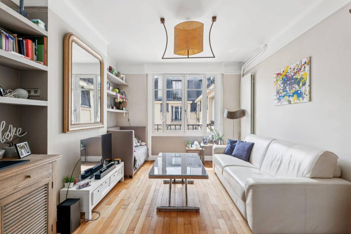 Appartement à PARIS-16E