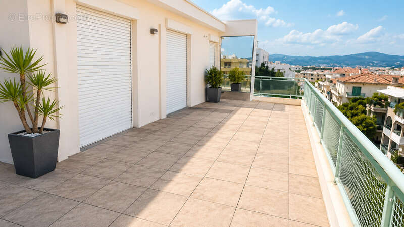 Appartement à vendre 4 pièces vue mer JUAN LES PINS (06) - photo 10