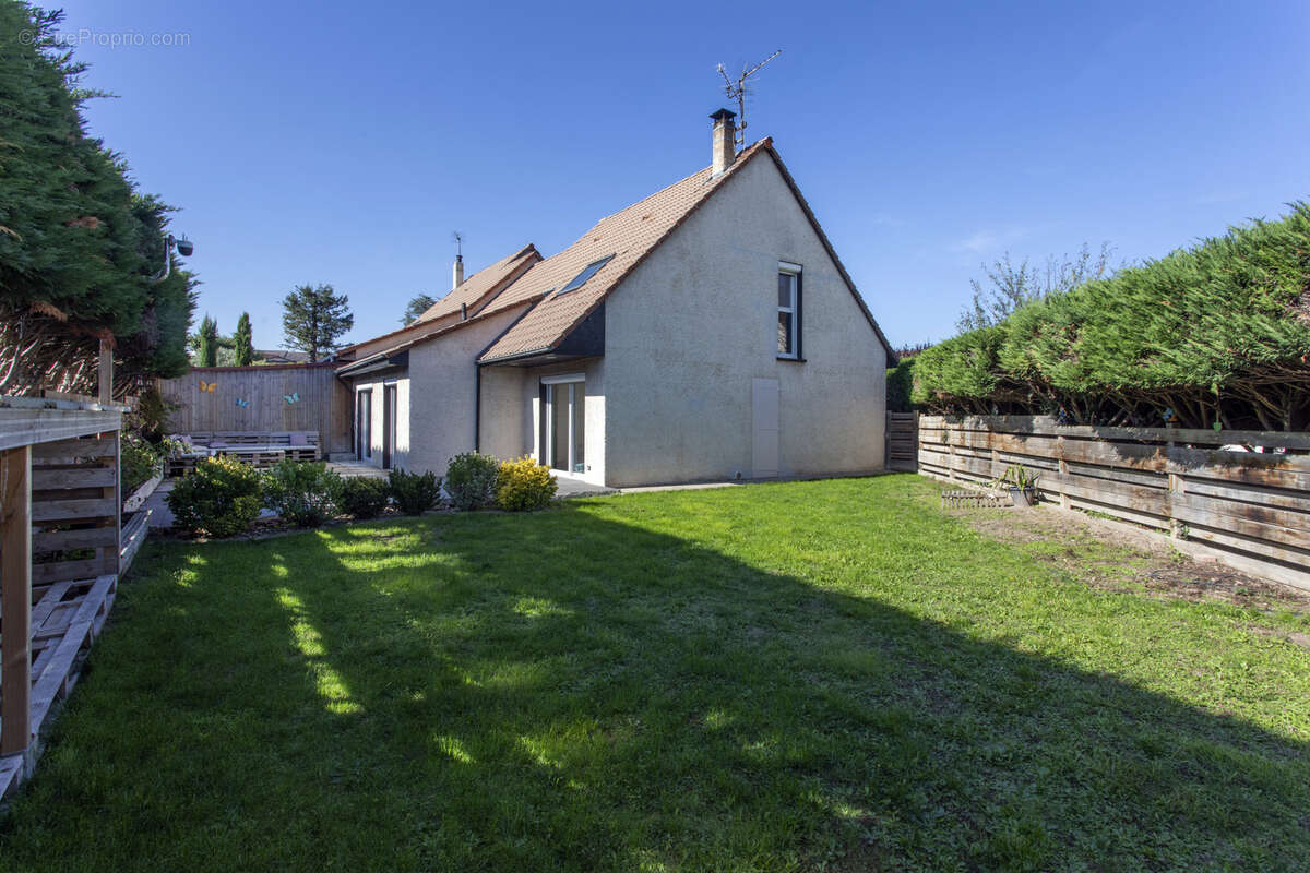 Maison à COMMELLE-VERNAY