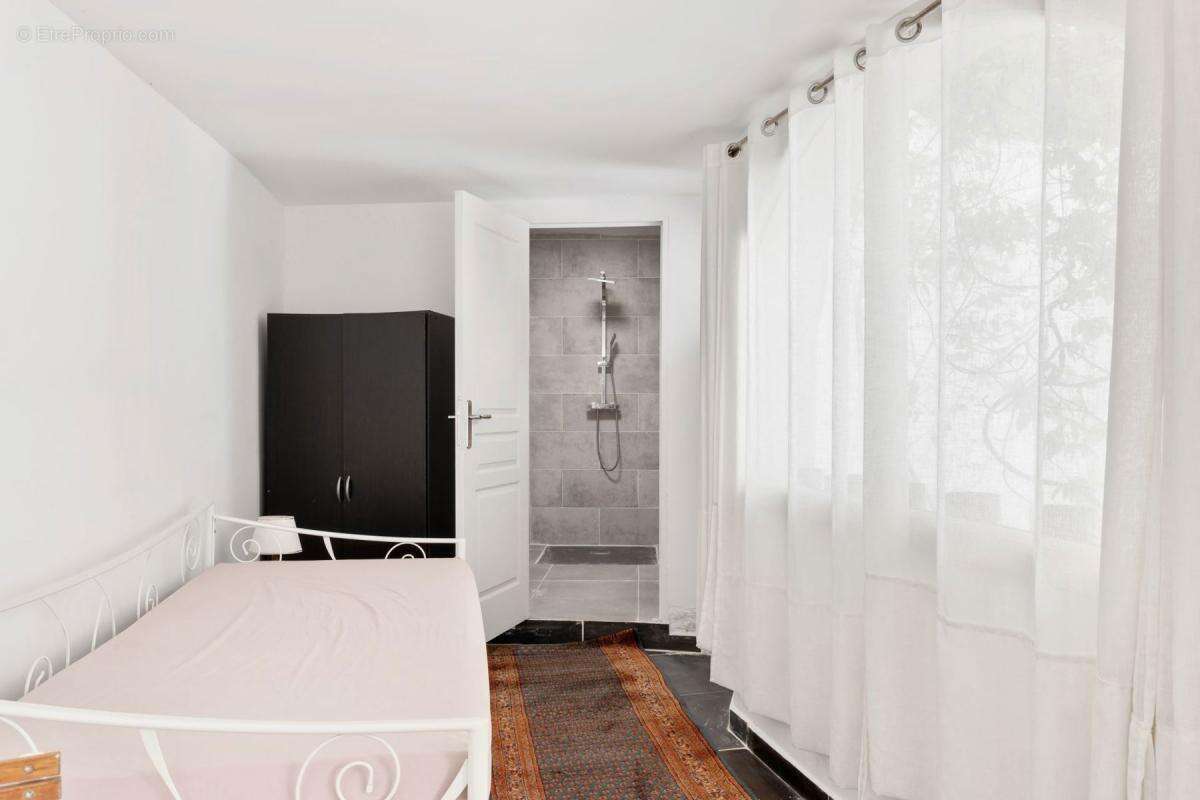 Appartement à VALLAURIS