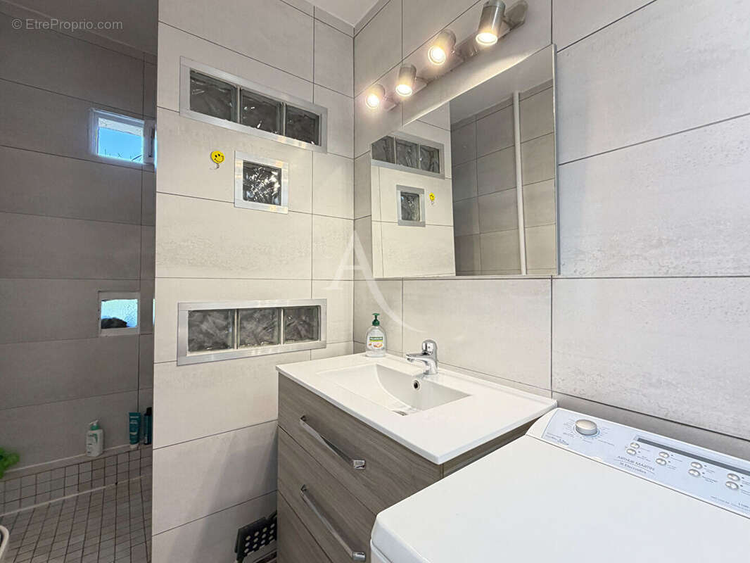 Appartement type 3/4 lumineux avec parking cave proche centre ville - photo 8
