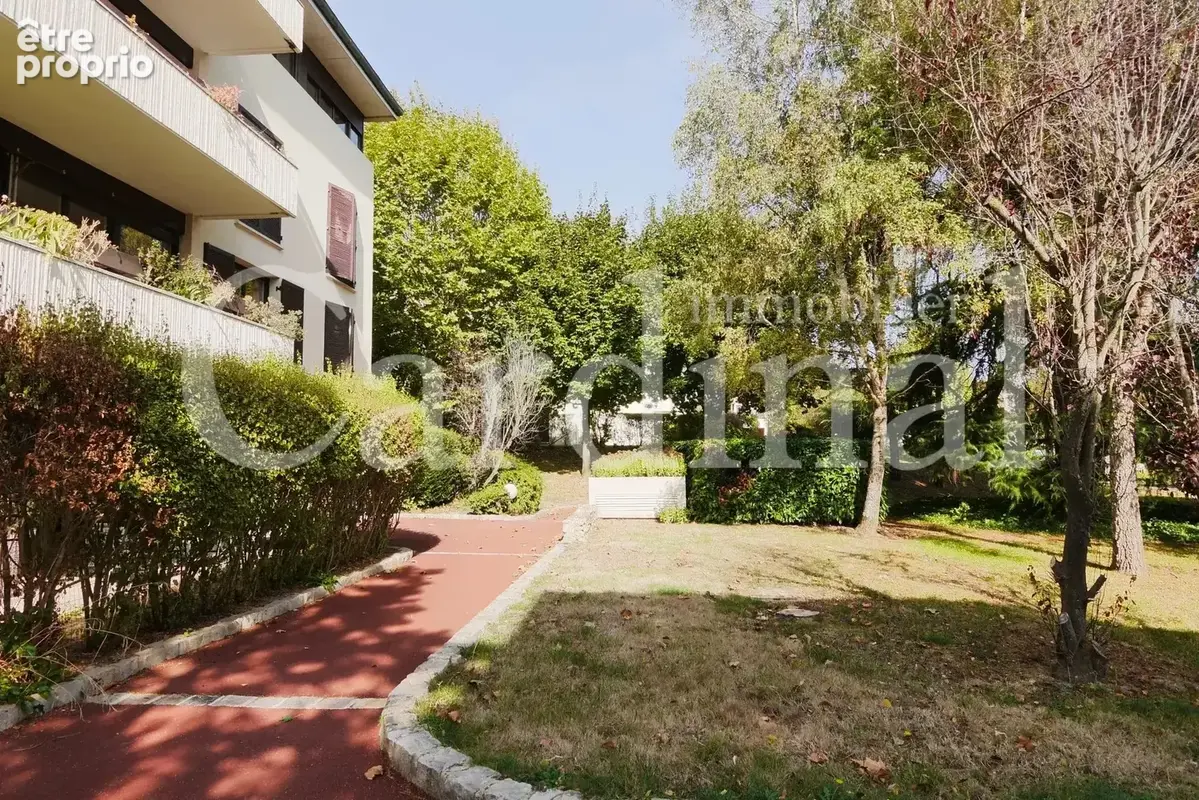 107 m² au cœur du village – tram t13 – double garage - photo 6
