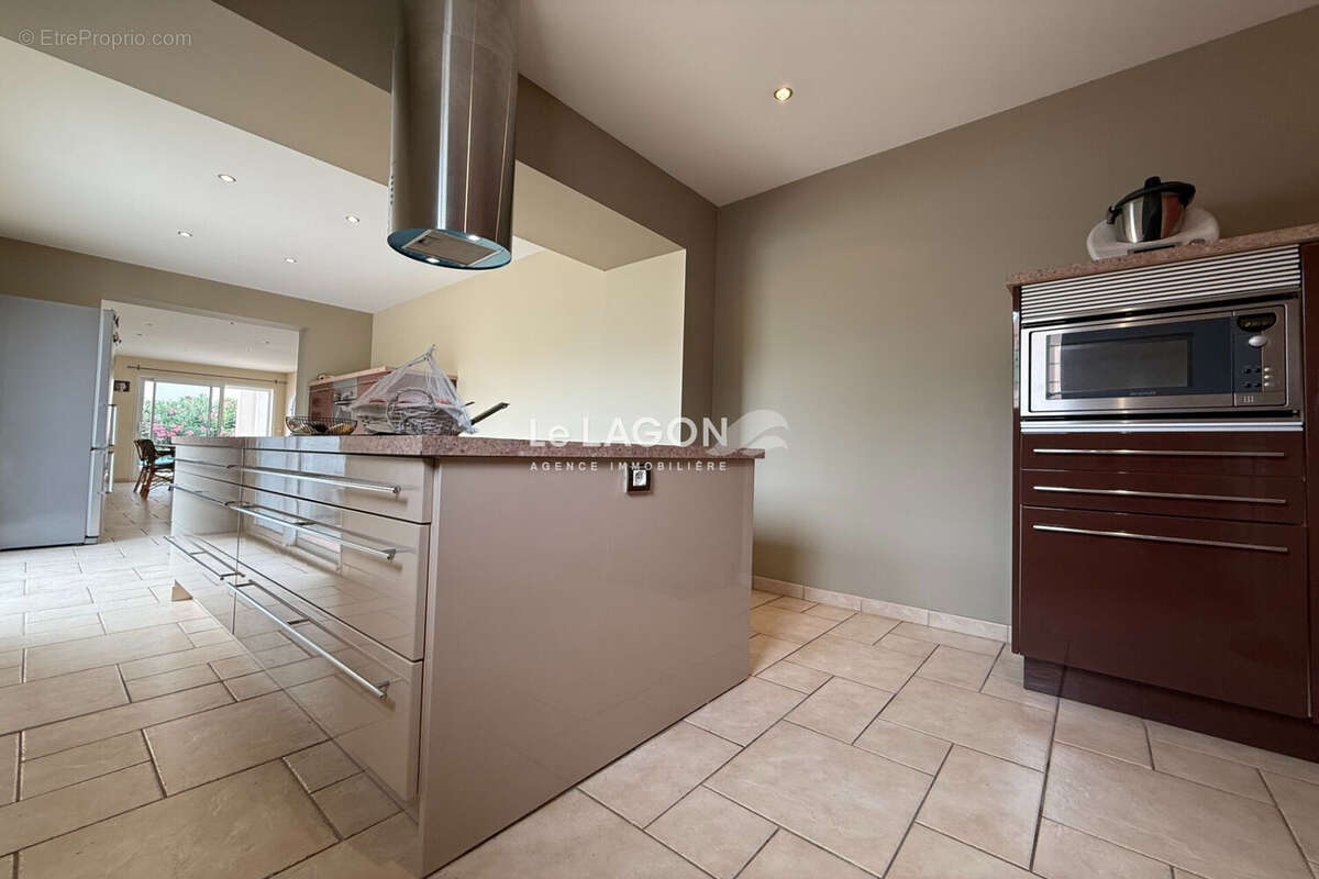 Maison 161 m² à Saint-Cyprien  - photo 4