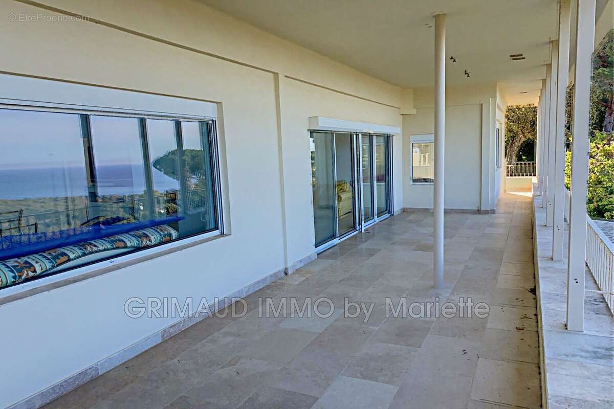 Appartement à LA CROIX-VALMER