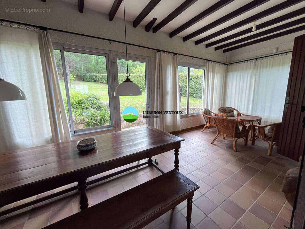 Maison à LA ROQUE-SUR-PERNES