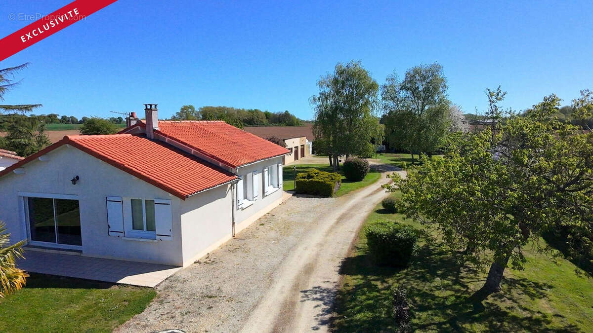 Maison à CHARROUX