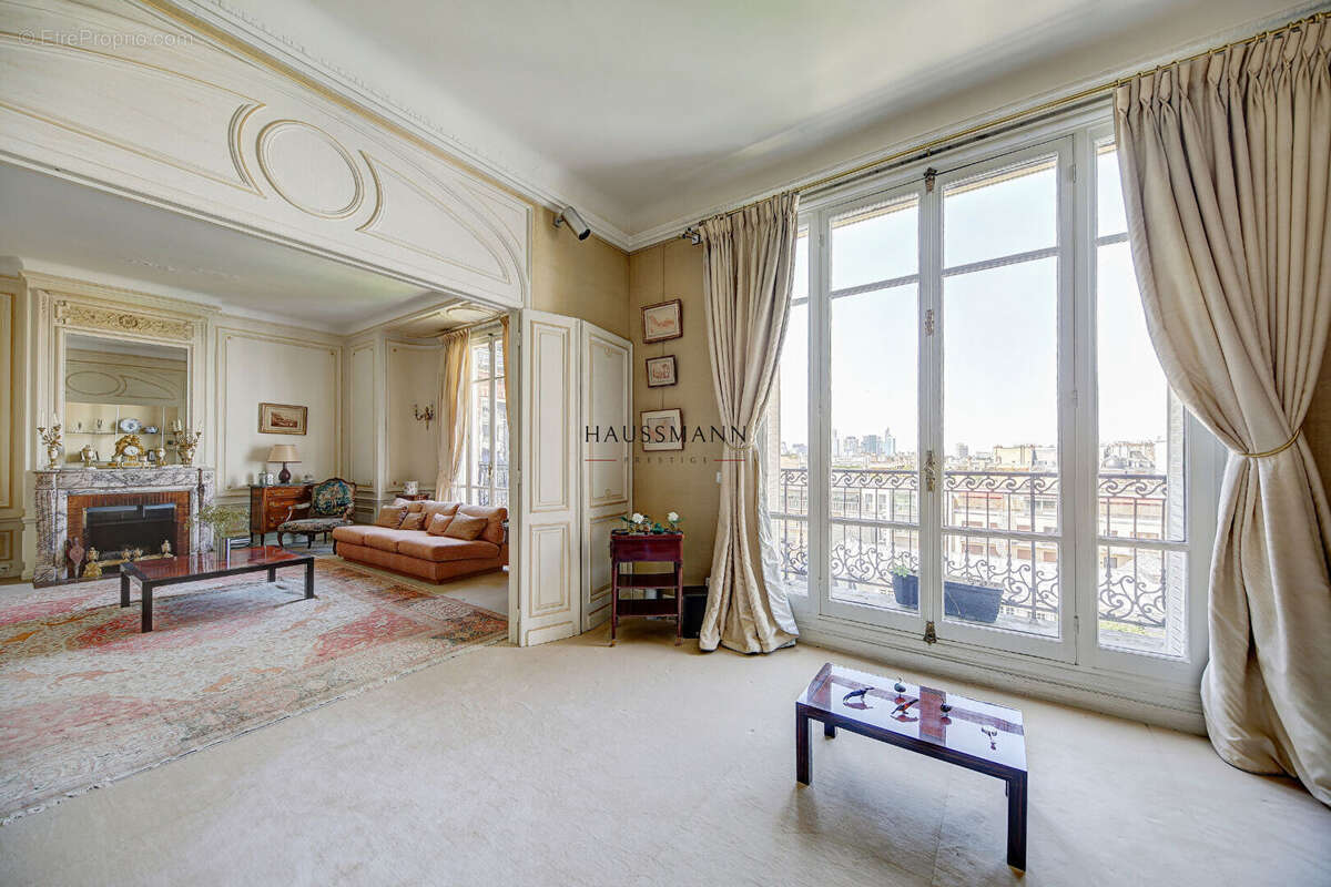Appartement à PARIS-16E