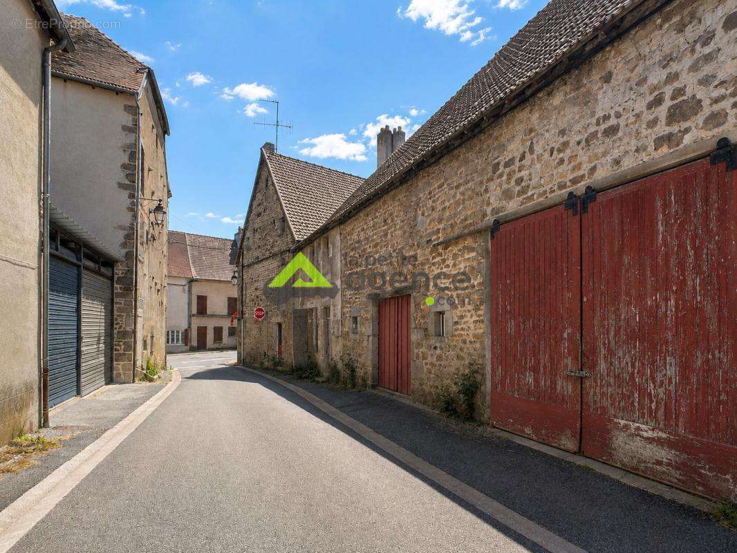 Maison 140 m2 + grange + atelier + garage   Gros potentiel - photo 7