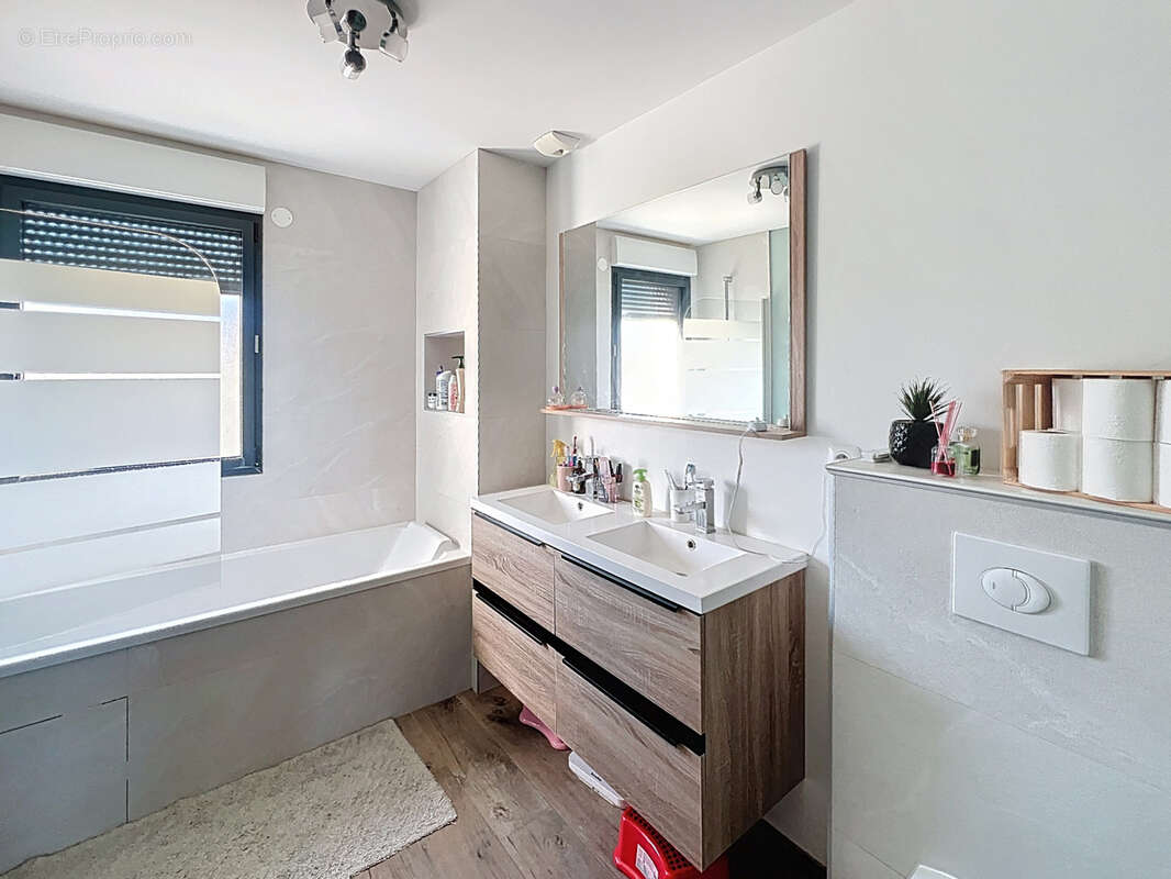 Maison à PARAY-VIEILLE-POSTE