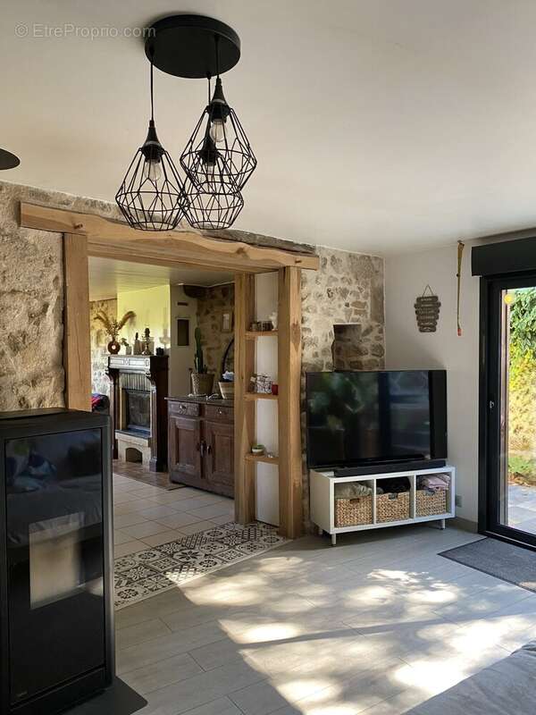 Maison 85 m² à Roziers-Saint-Georges  - photo 7
