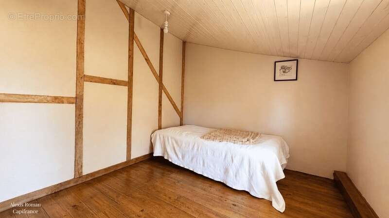Domaine de 28 hectares avec étang privé, maison, 2 gîtes et plus de 400 m² de dépendances - photo 9